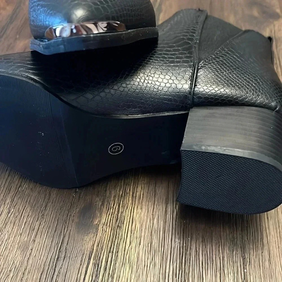 Seven7 Footwear Madison Python Pointed Bootie - Size 9 Black or 8 Copper - Picture 14 of 14